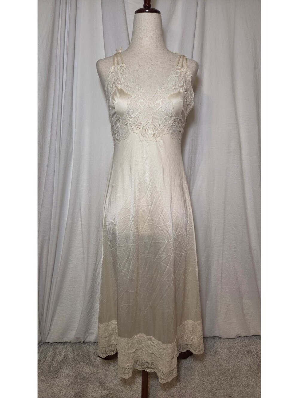 Vintage cottagecore Lily of France nightgown size small